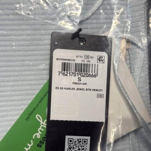 Small GUESS Short Sleeve, NWT - Picture 3 of 4